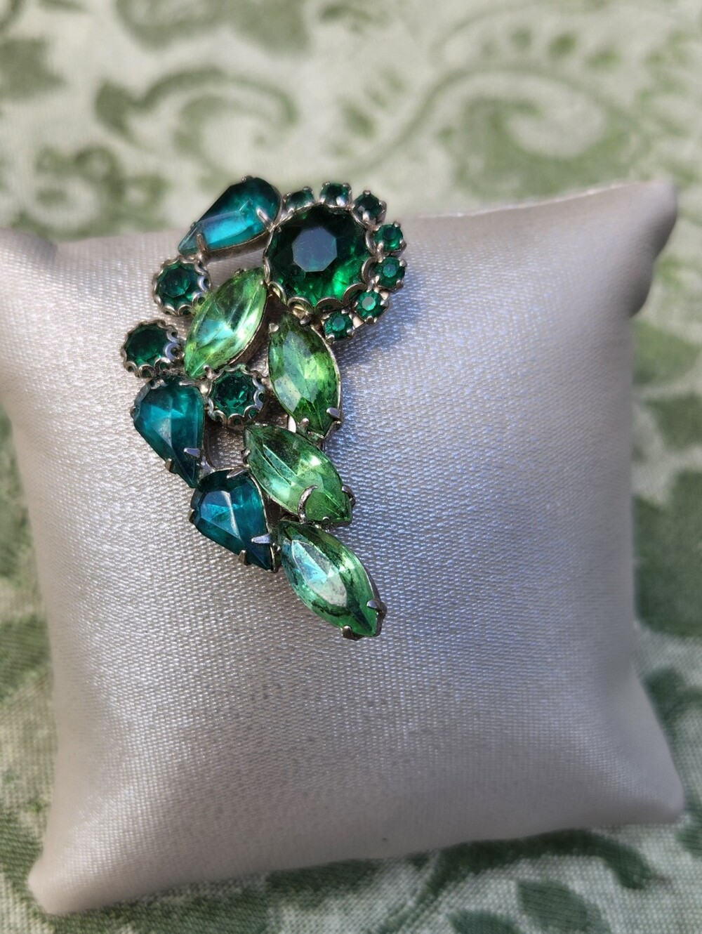 Emerald Gemstone Leaf Cluster Brooch - Women Jewelry - Picture 4 of 7